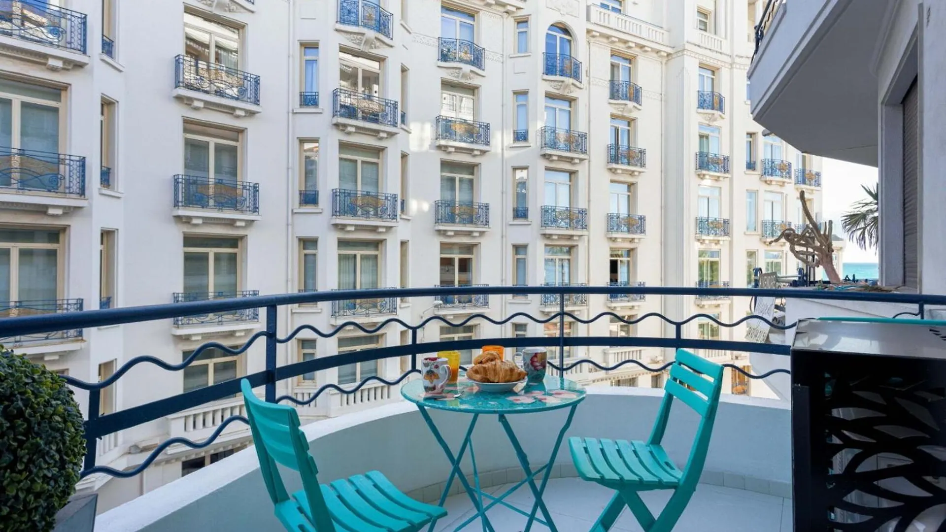 Palais Des Iles 2 By Halldis Cannes