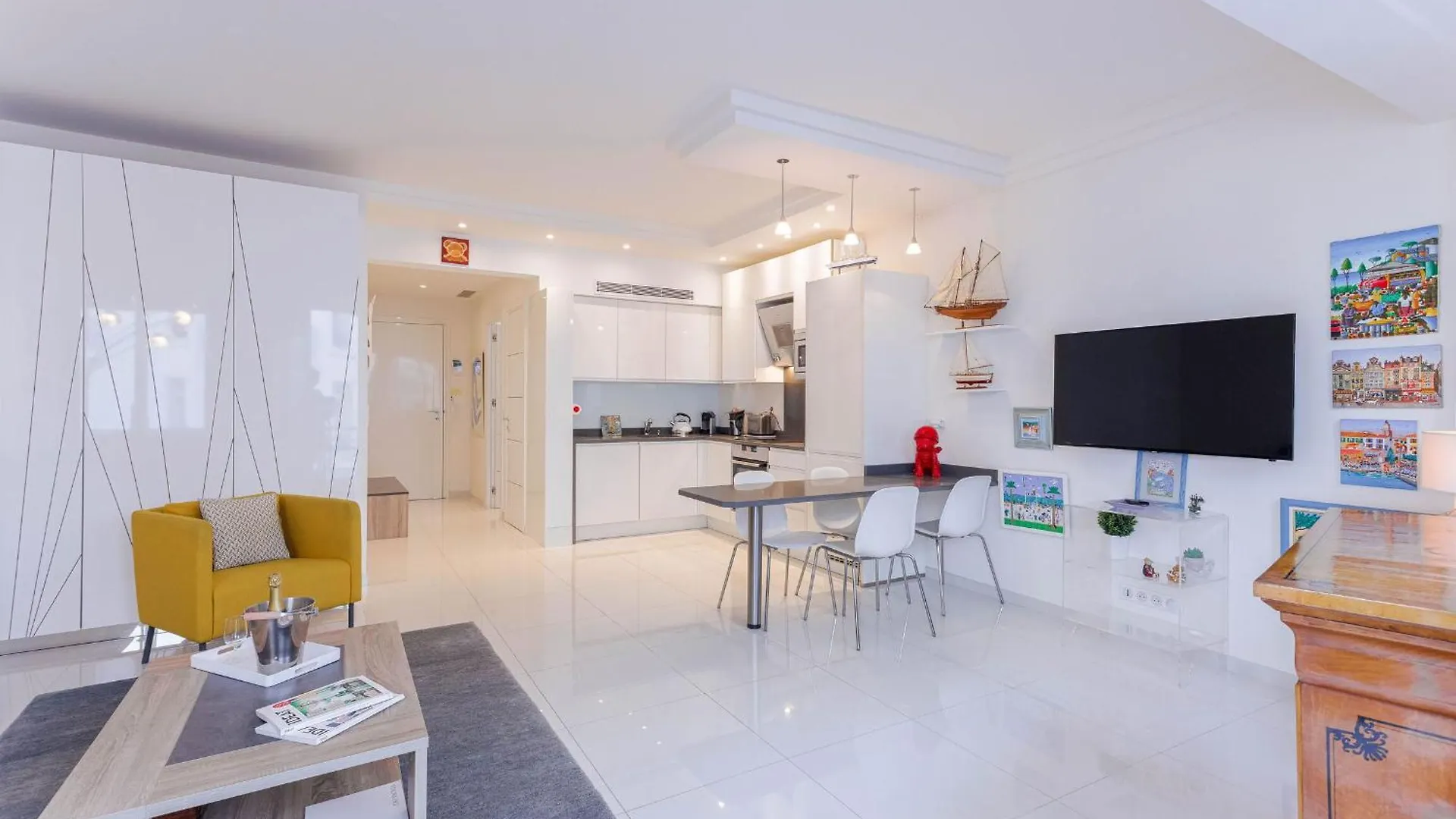 Palais Des Iles 2 By Halldis Cannes Fransa